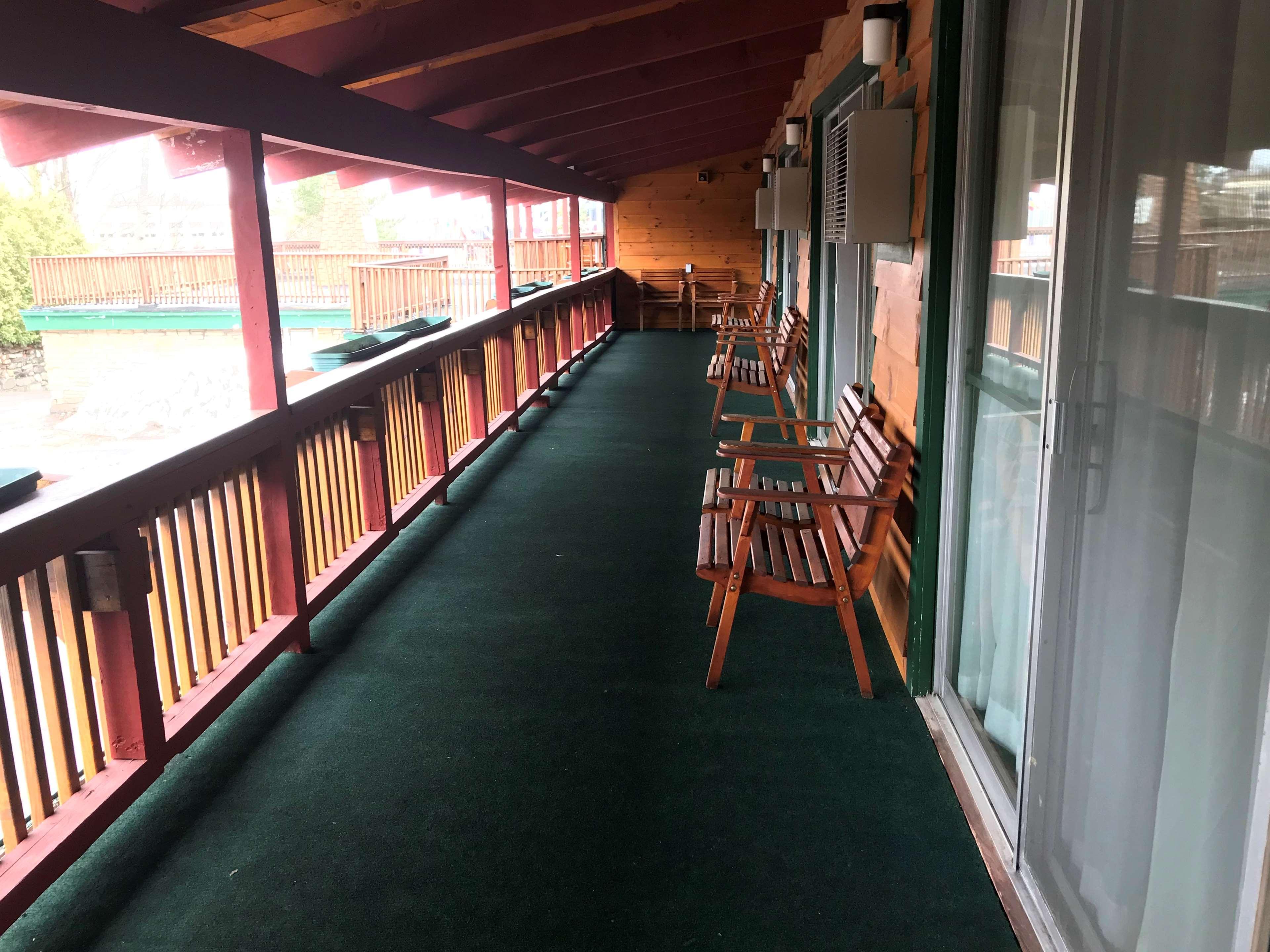 לייק פלאסיד Best Western Adirondack Inn מראה חיצוני תמונה
